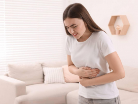 糞口傳染跟你想得不一樣！預防諾羅病毒，為何不要摟女友的腰？單周25萬人腹瀉就醫，醫師揭3大自保重點